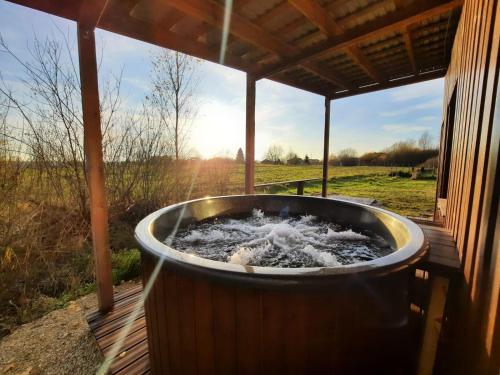 Karstais baseins, Sun hills hause in Daugmale