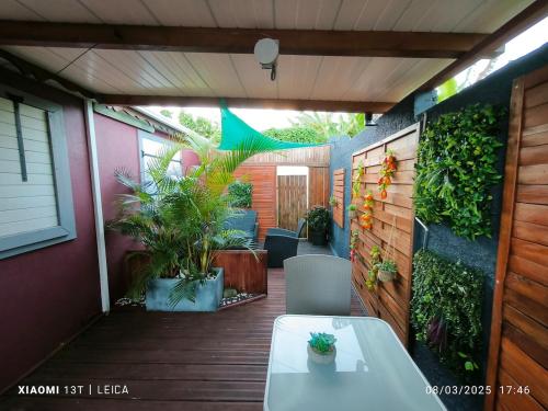 JOLI F2 renove avec terrasse in Capesterre-Belle-Eau