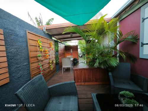 JOLI F2 renove avec terrasse in Capesterre-Belle-Eau
