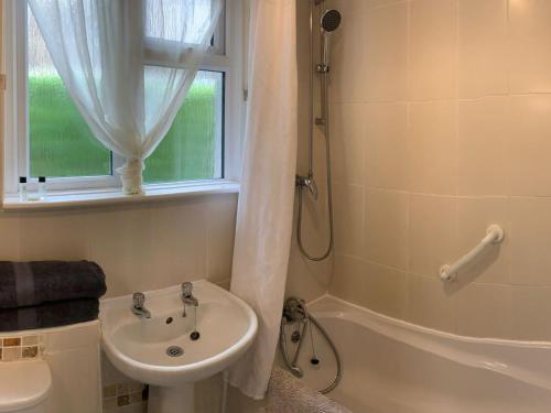 Bathroom, Oak Lodge in Kinson North