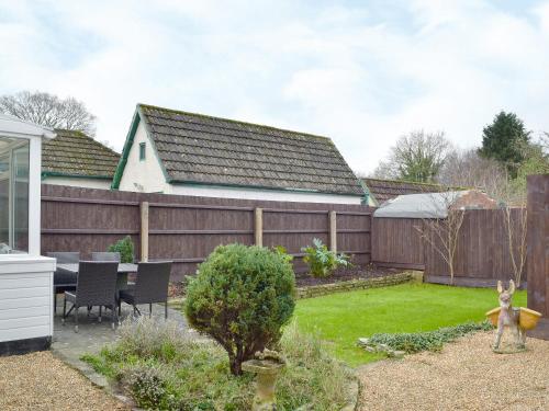 Garden, Oak Lodge in Kinson North