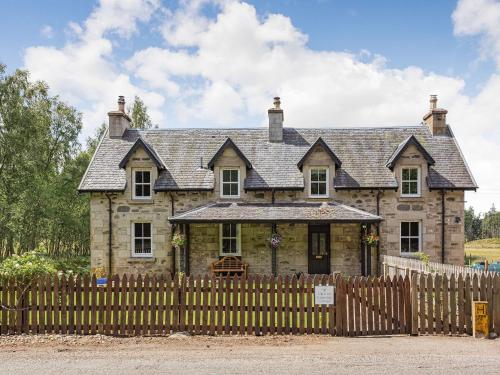 A szálláshely kívülről, New Cottage in Inverarnie
