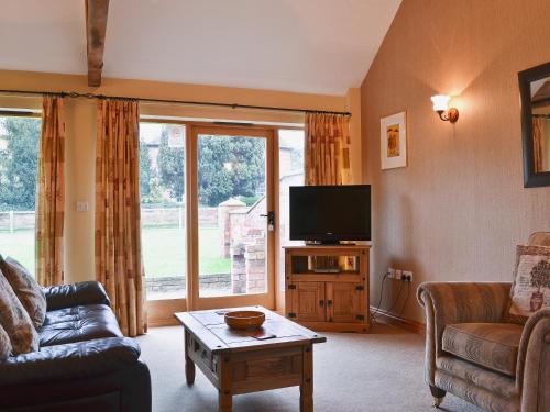 Piglets Place - E4300 in Plealey