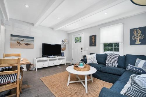 Adorable Beach Cottage - Private Beach Association in 奈安蒂克
