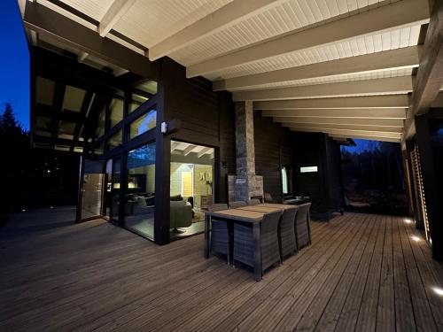 Naava Resort Luppo - Upea huvila järvinäkymällä (Naava Resort Luppo - Upea huvila jarvinakymalla) in 艾赫泰里