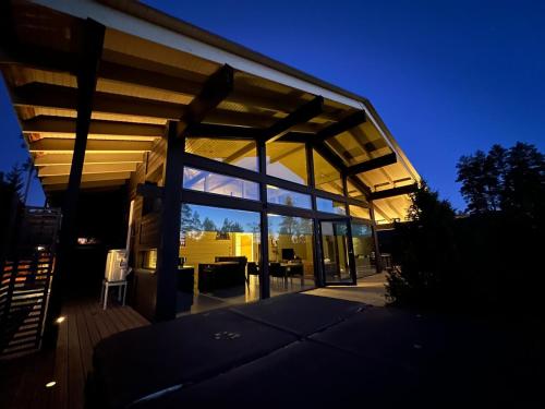 Naava Resort Luppo - Upea huvila järvinäkymällä (Naava Resort Luppo - Upea huvila jarvinakymalla) in 艾赫泰里