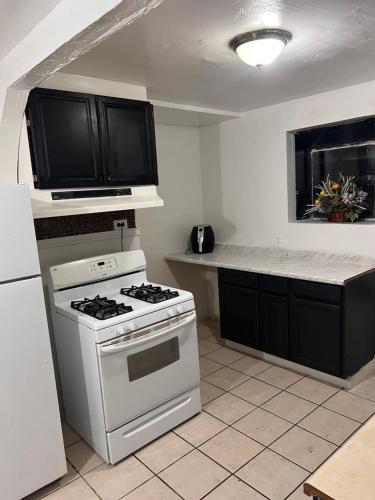 Kitchen, Central Phoenix Value Stay Red Room in Phoenix (AZ)