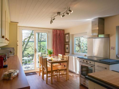 Konyha, Lookin How in Dockray