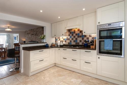 Konyha, Beach House Cottage - Milford Haven in Milford Haven