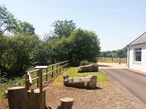 ทัศนียภาพภายนอกโรงแรม, Riverside Cottage in ลอคเกอร์บี