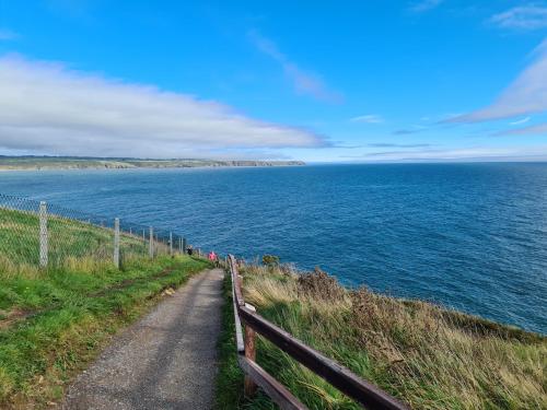 附近景點, Ballyneill Farmhouse in 卡里克安蘇爾