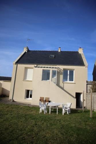 Maison vue mer à 40m du sentier côtier GR34 (Maison vue mer a 40m du sentier cotier GR34) in Lanildut