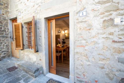 Зовнішній вигляд готелю, Appartamento con Balcone in Borgo Toscano in Ортіньяно Раджоло