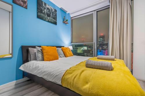 #79 World Famous Rotunda Skyline Views 2Bed 2Bath in Castle Bromwich