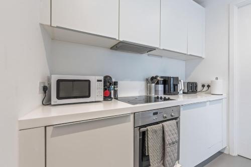 #79 World Famous Rotunda Skyline Views 2Bed 2Bath in Castle Bromwich