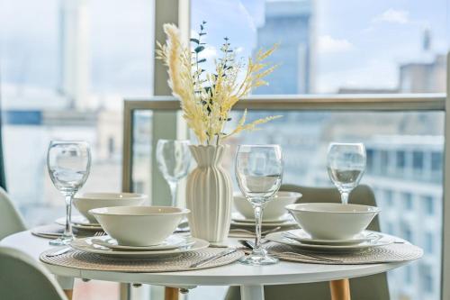 #79 World Famous Rotunda Skyline Views 2Bed 2Bath in Castle Bromwich