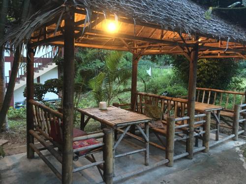 Jungle Hut Bungalows & Hotel - 편의 시설/서비스