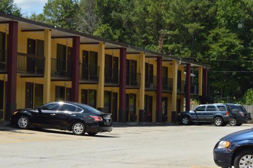 Sun Down Lodge – Locust Grove, GA