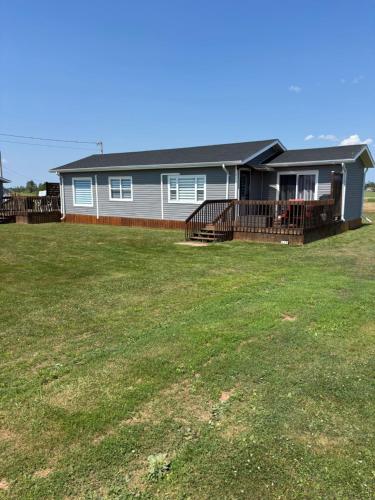 . Newly Renovated Confederation Bridge View Cottages