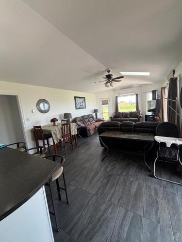 3 bedrooms, 7 beds