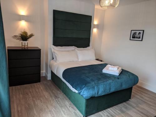 Dream101, Luxury 2 Bedroom apartment - free parking in Kirkdale