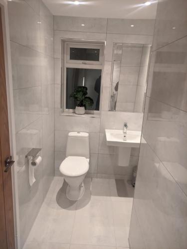 Dream101, Luxury 2 Bedroom apartment - free parking in Kirkdale