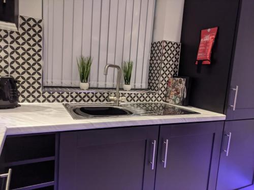 Dream101, Luxury 2 Bedroom apartment - free parking in Kirkdale