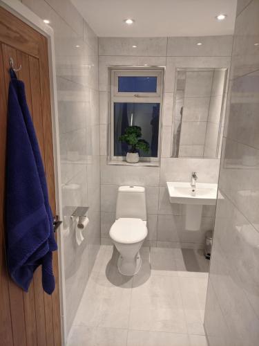 Dream101, Luxury 2 Bedroom apartment - free parking in Kirkdale
