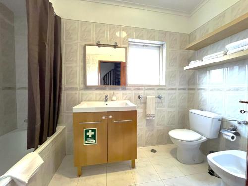 Fürdőszoba, 2 Bedroom Apartment 30AB in Abrunheira