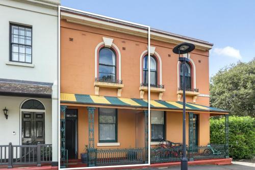 Luxury Colonial Terrace House in the Rocks - image 8