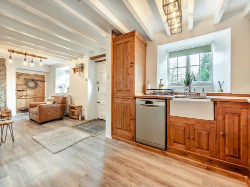 virtuve, Old Stables Cottage in Beulah (Ceredigion)