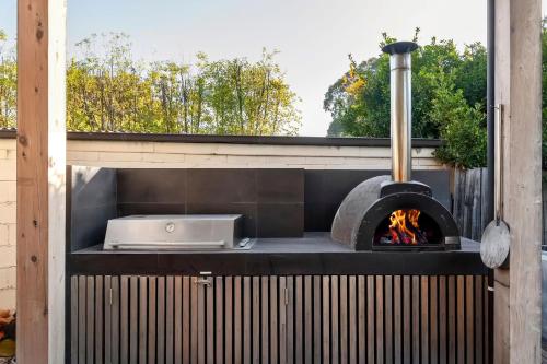Riverhaus Luxe Barwon Heads Retreat with Pool in Barwon Heads