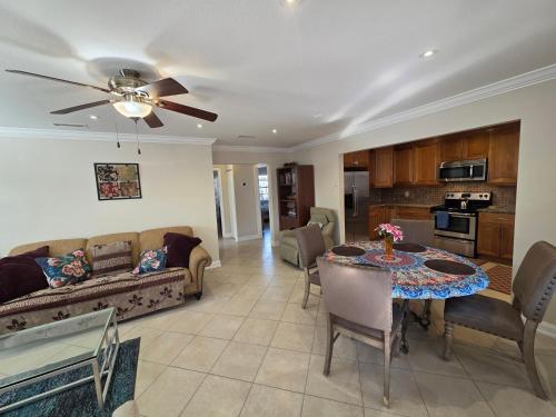 OCEAN VACATION BREEZE in Lantana (FL)