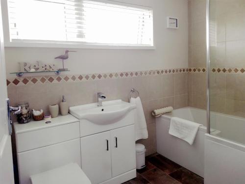 Bathroom, Sweet Briar in Trencreek