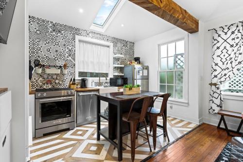 Modern Midtown-The Carriage House -Free Parking - Lake Clara Meer, GA
