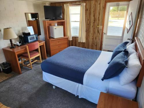 Cool City Motel - image 11