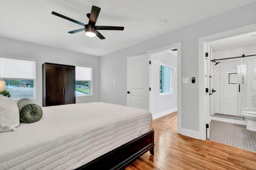 Modern farmhouse in the city in Cascade Road