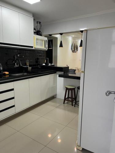 Kitchen, Praia Pitangueiras Guaruja Apto 74 Pe na Areia e Vista para o Mar near Rasa Manjari
