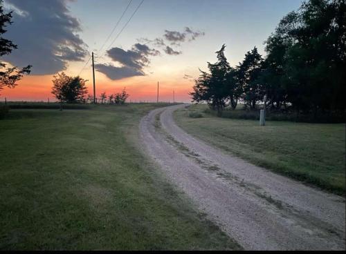 Dirt Road Inn Quiet Country Home in 埃爾姆克里克(NE)