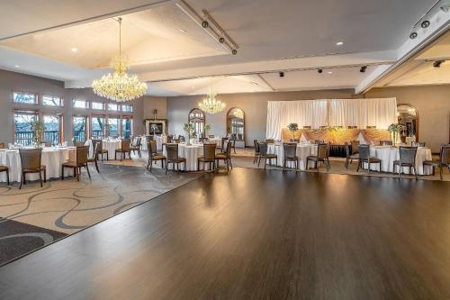 Sala de reuniões / Salões de baile, Riverview Inn & Suites, an Ascend Collection Hotel in Rockford (IL)