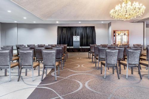Riverview Inn & Suites Ascend Hotel Collection - image 4