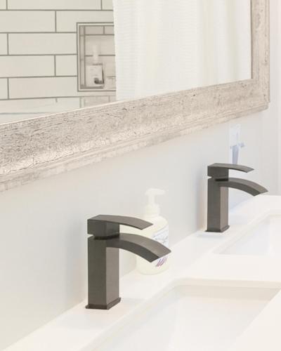 Tonquin Beach House - EV Charger, Wood Fireplace, Steps from beach in ทอฟิโน่