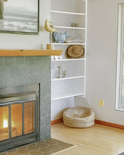 Tonquin Beach House - EV Charger, Wood Fireplace, Steps from beach in ทอฟิโน่