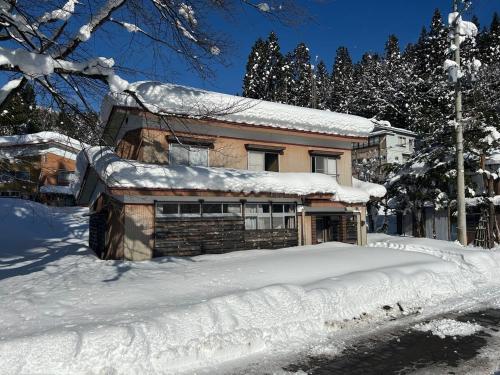 Taketonbo House - fully renovated private house with ski access