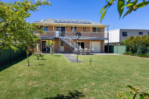 Sandy Adventures - Pet Friendly - 1 Min to Beach - image 5