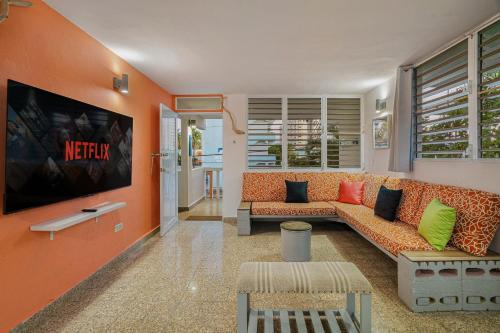 Shared lounge/TV area, Beach Side House Amazing For Family and Group by PH in Luquillo