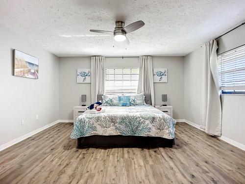 Luxury Waterfront Getaway 5BR 4BA in ชาร์ลอต ฮาร์เบอร์