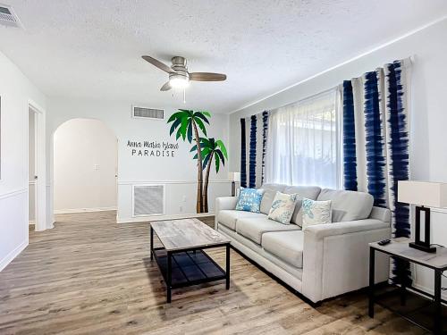 Luxury Waterfront Getaway 5BR 4BA in ชาร์ลอต ฮาร์เบอร์