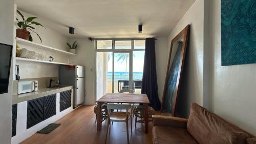 Two Bedroom Beachfront Penthouse, Боракай