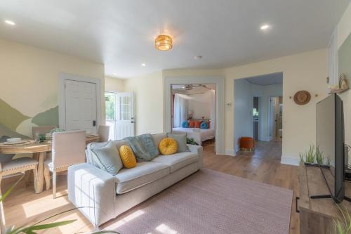 Zen Den With King Bed and Very Close to Airport in Belleville (NJ)